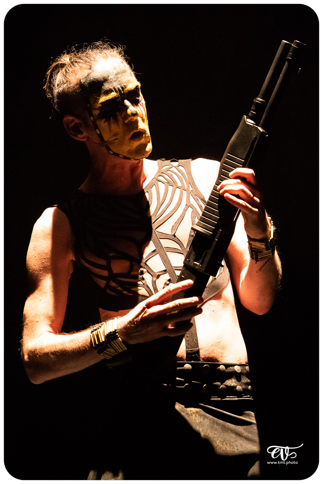 THE PRIMITALS (YLLANA & PRIMITAL BROTHERS)